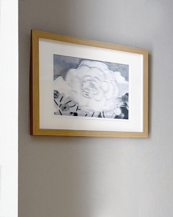 モノクロ花の絵プリント A4 村木映理子　くるまえから_斜め角度