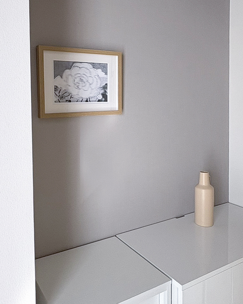 モノクロ花の絵プリント A4 村木映理子　くるまえから_部屋入り引き